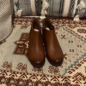 Clarks Booties (Brown) size 9